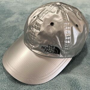 NORTH FACE x SUPREME , silver cap 🧢